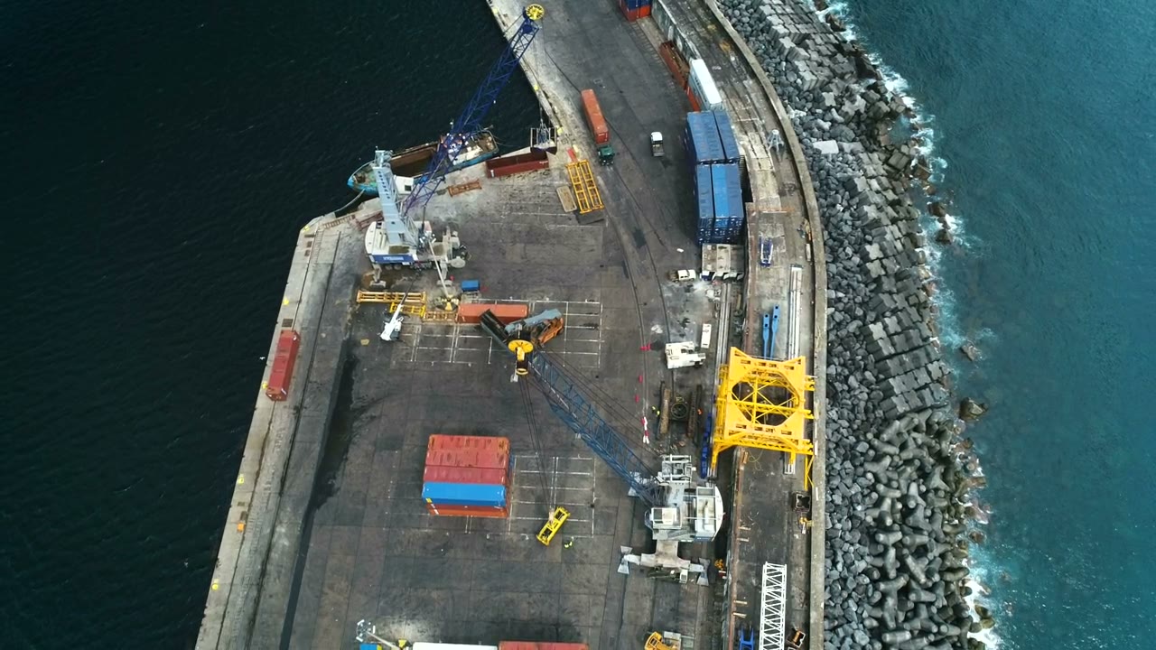 Quai portuaire vu de drone